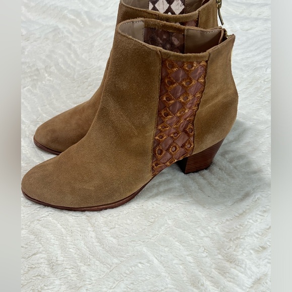 Anthropologie Suede Ankle Boots Embroidered Mesh Panel Block Heel Boho Size 8 - Picture 5 of 15